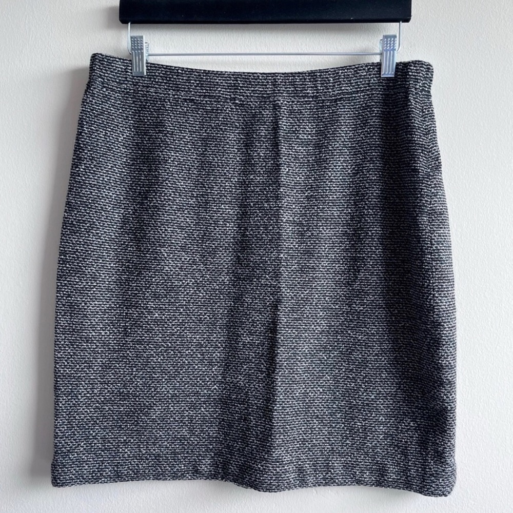 St. John Collection - Black & White pattern skirt